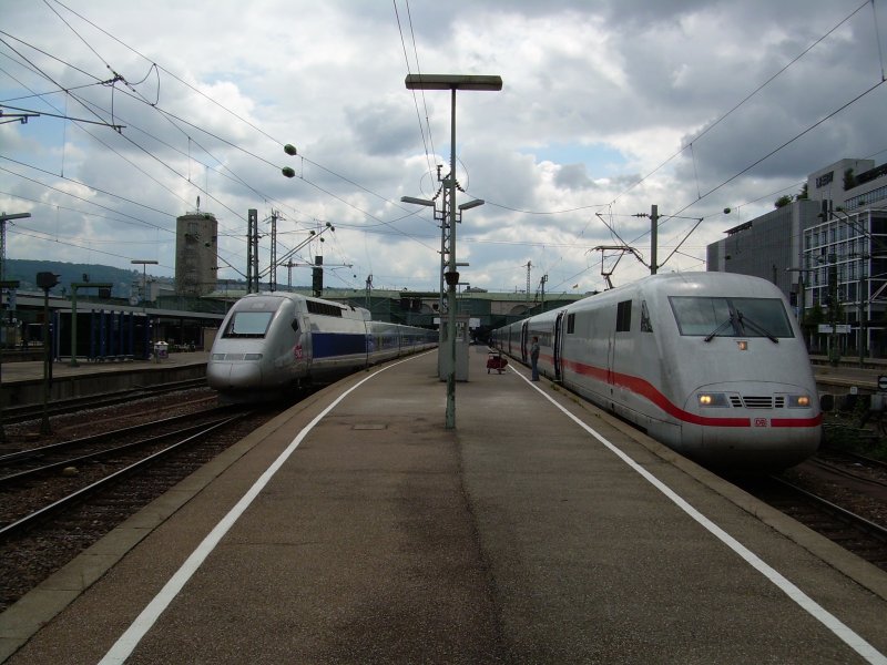 Doppelausfahrt ICE und TGV