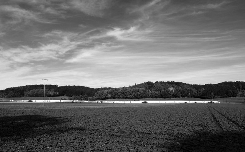 Doppelgarnitur ICE 3 auf dem Weg nach Mnchen HBF vor herbstlicher Kulisse bei Mindelaltheim, 05.10.2008