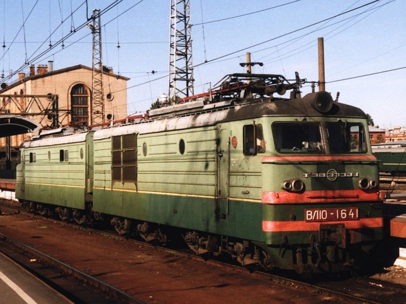 Doppellok VL10-1641 (ВЛ10-1641) auf Bahnhof St Petersburg-Moskovski (Санкт-Петербург-Московский) am 05-09-2004. Bild und scan: Date Jan de Vries.