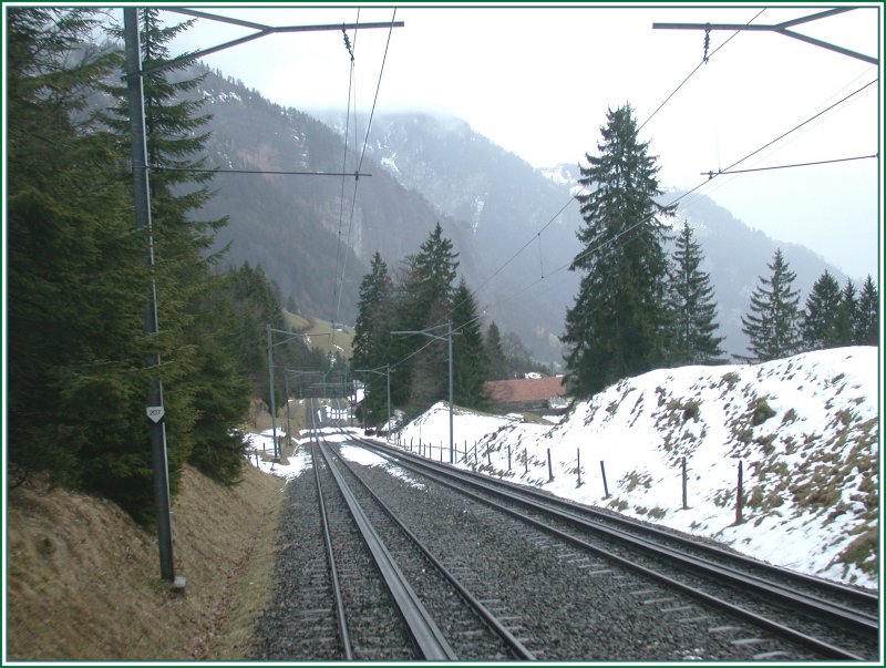 Doppelspur bei Romiti Felsentor auf der Strecke nach Vitznau. (12.02.2007)