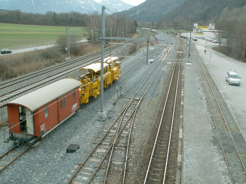 Doppelspurausbau Landquart-Chur,hier in Trimmis mit Blick in Richtung Chur.Ganz links die SBB Doppelspur.28.02.07