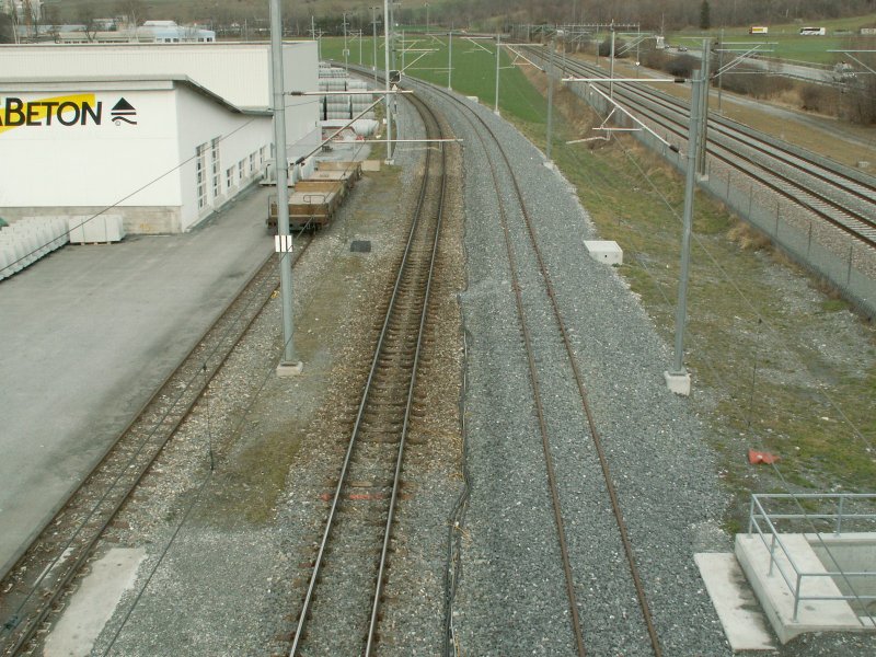 Doppelspurausbau Landquart-Chur,hier in Trimmis mit Blick in Richtung Landquart.Die Station Trimmis(Halt bei Bedarf)wurde im zuge des Doppelspurausbaues aufgehoben.Ganz rechts die SBB Doppelspur. 28.02.07
