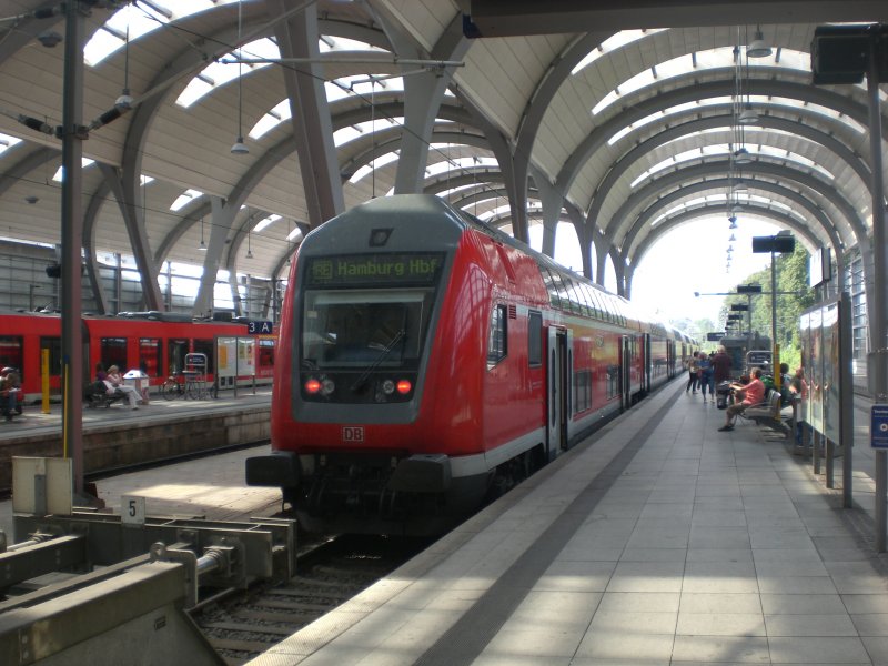 Doppelstock-Steuerwagen (2. Gattung) als RB70 nach Hamburg Hauptbahnhof im Hauptbahnhof Kiel.