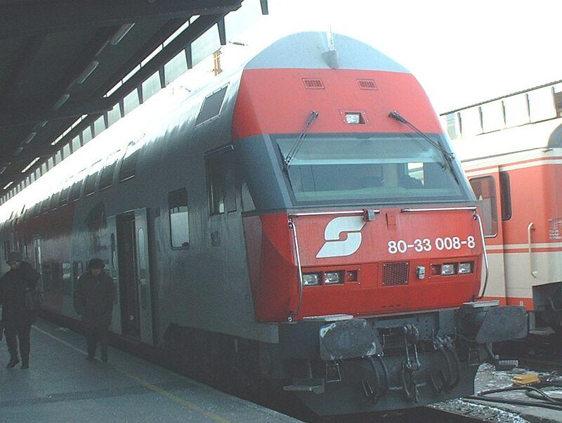 Doppelstock-Steuerwagen 80-33008 am 04.01.2002 in Wien Westbahnhof