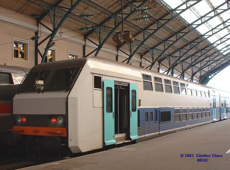 Doppelstock-Steuerwagen am 11.05.2003 im Bahnhof Le Havre.