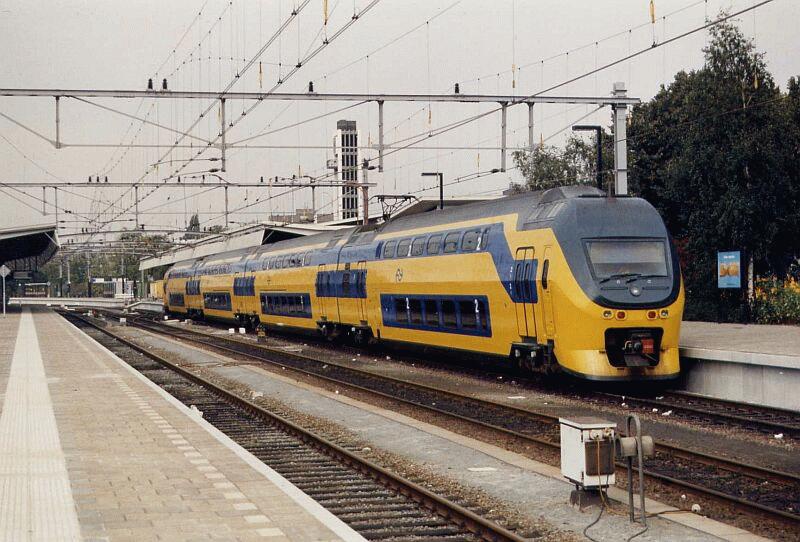 Doppelstock-Triebzug BR 8400, vierteilig, im Oktober 1997 in Venlo. Diesen Triebzug gibt es auch dreiteilig als BR 8200.
