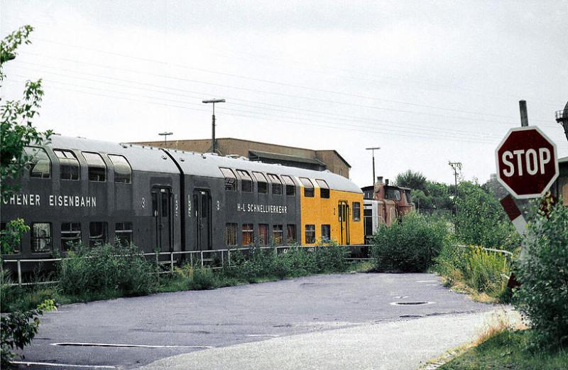 Doppelstockgarnitur der Lbeck-Bchener-Eisenbahn.
Besonderheit: Es existiert neben der 2.- noch die 3.Kl.
Abgestellt Bw-Lbeck 1982
