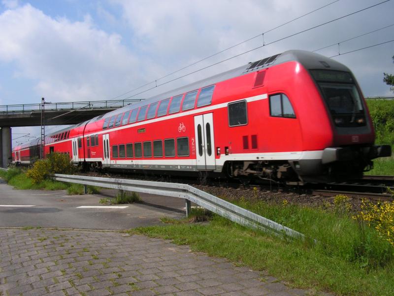 Doppelstocksteuerwagen der Bauart DBpbzf als RE unterwegs nach Bremen.