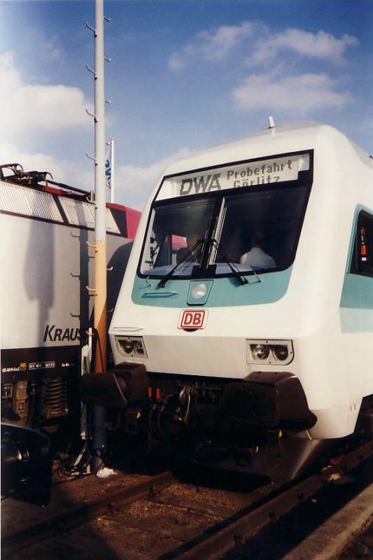 Doppelstocksteuerwagen DBbzf 761 auf der Innotrans 1996 in Berlin. Im Hintergrund der Eurosprinter.