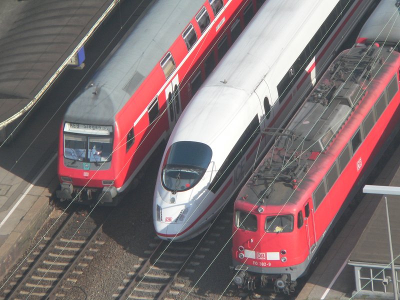 Doppelstockzug-Steuerwagen, ICE3 und Bgelfalten-110er treffen sich in Kln Messe / Deutz am 10.3.2007