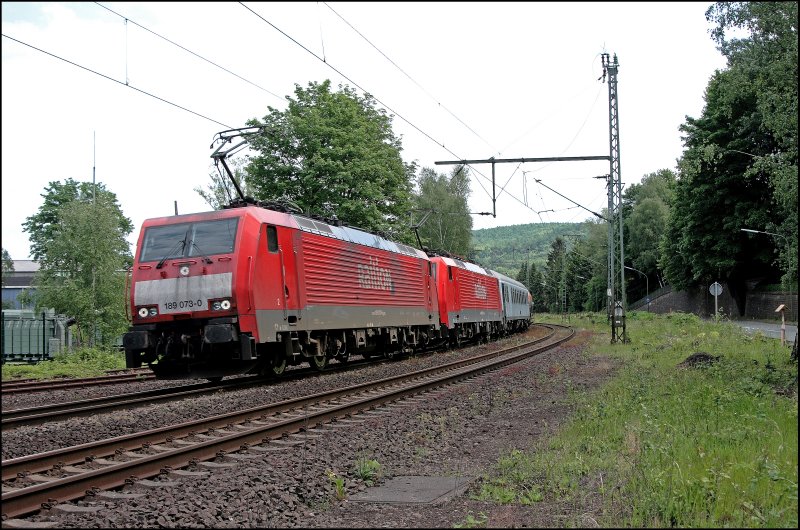 Doppeltes Ltzchen: 189 073 (9180 6 189 073-0 D-DB) und 189 072 (9180 6 189 072-2 D-DB) haben im Rangierbahnhof Hagen-Vorhalle einen Gterzug bernommen und bringen ihn Richtung Oberhausen/Niederlande. (22.05.2008)
