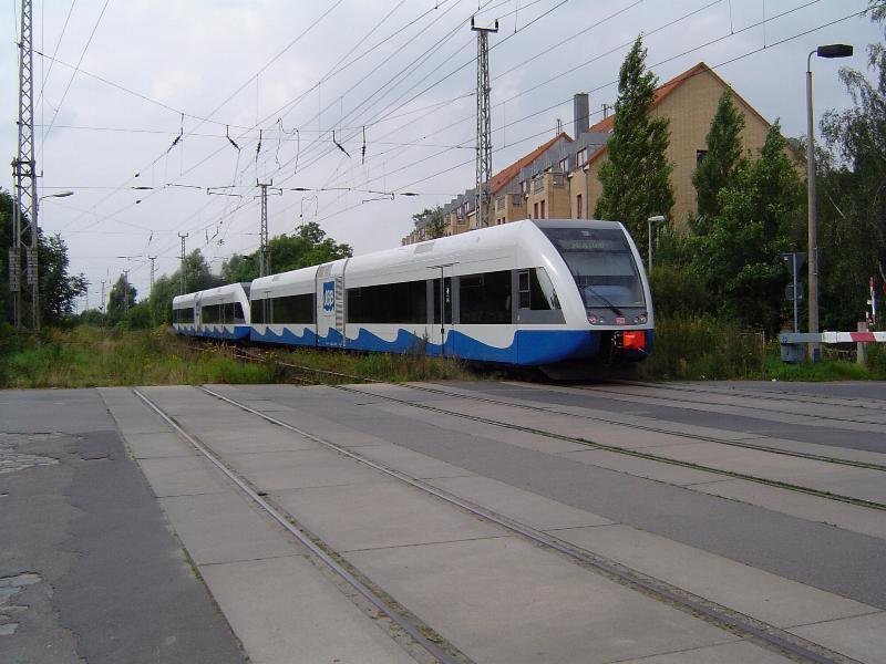 Doppeltraktion der BR646 der UBB als RB 24322 auf ihrem Weg von Ahlbeck/Grenze nach Stralsund. Hier kurz nach der Ausfahrt aus dem Greifswalder Hbf am 16.08.04