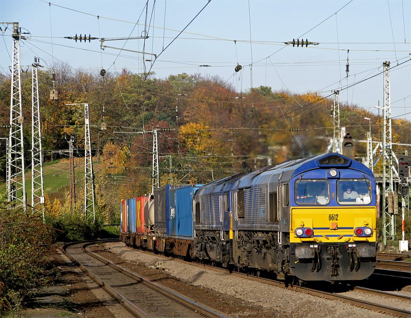 Doppeltraktion Class 66 vor Containerzug nach Eifeltor in Kln-West
