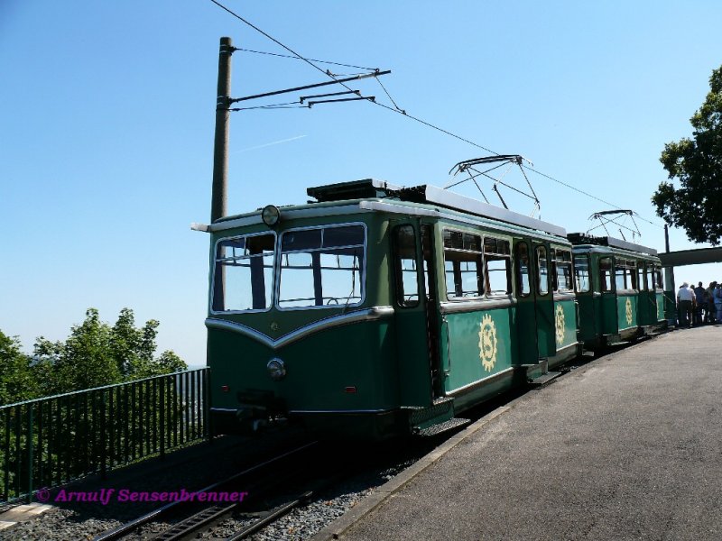 Doppeltraktion von ET3 + ET5 in der Bergstation der Drachenfelsbahn am Drachenfels.

01.07.2008 
