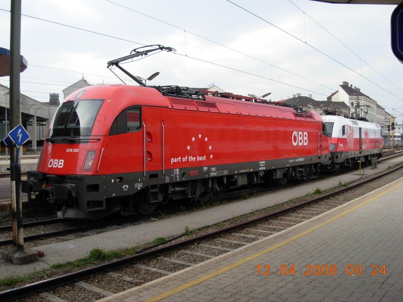Doppeltraktion fr einen berlangen Transalpin am 12.4.2008 durch die polnische EM-Lok (1116 087-6) sowie 1216 233-7.