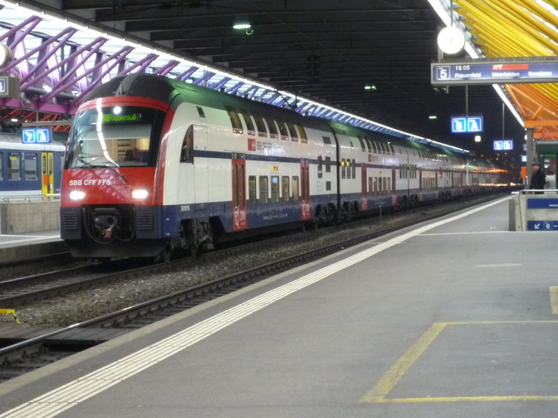 Doppeltraktion RABe 514 als S7 nach Rapperswil in Winterthur. 29.12.08