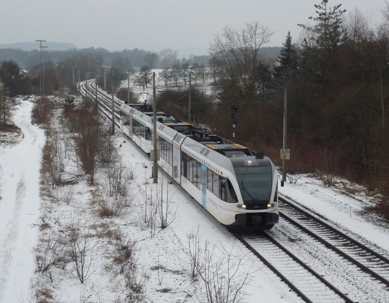 Doppeltraktion RABe 526 der Thurbo als S 22 aus Blach nach Singen(Htw) kurz vor Gottmadingen. 05.01.08