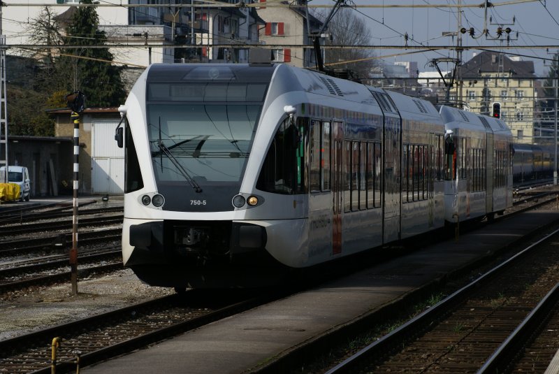 Doppeltraktion Stadler GTW RABe 526, abgestellt am 03.04.2009 in Rorschach.