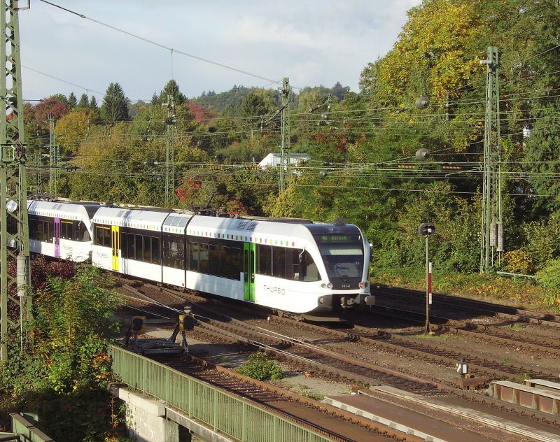 Doppeltraktion Thurbo RABe 526 fahren als S22 nach Blach aus Singen(Htw) aus. 02.10.08