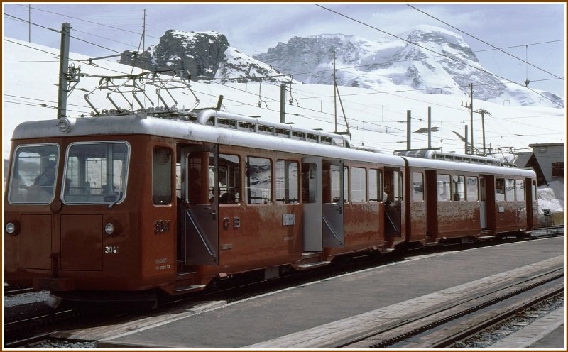 Doppeltriebwagen 3041 Bhe 4/8 in der Station Riffelberg. (Archiv 05/77)