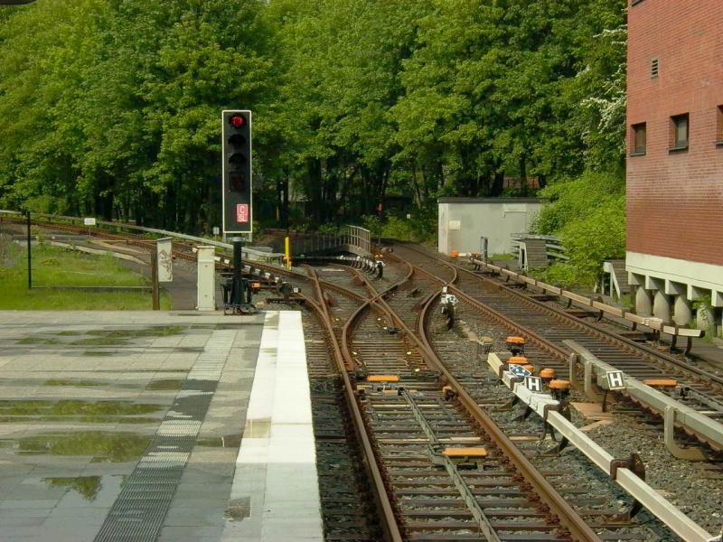 Doppelweiche in der Haltestelle Kellinghusenstrae der Hamburger Hochbahn (2004).