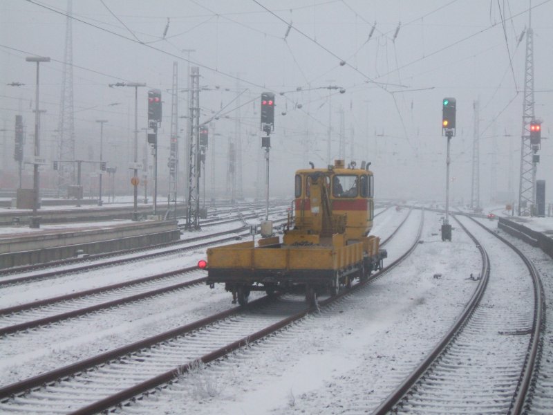 Dortmund Hbf.,ein SKL unterwegs in Richtung Bochum.(20.12.2007)