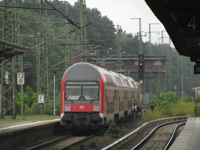 Dosto-Garnitur aus S-Bahn Rostock als Sonderzug S 28534 nach Potsdamm in Berlin-Wannsee, 3.08.2009.