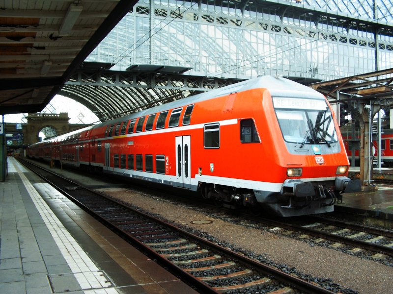 Dosto Steuerwagen an der Spitze eines RE nach Leipzig Hbf am 27.05.2007 in Dresden Hbf