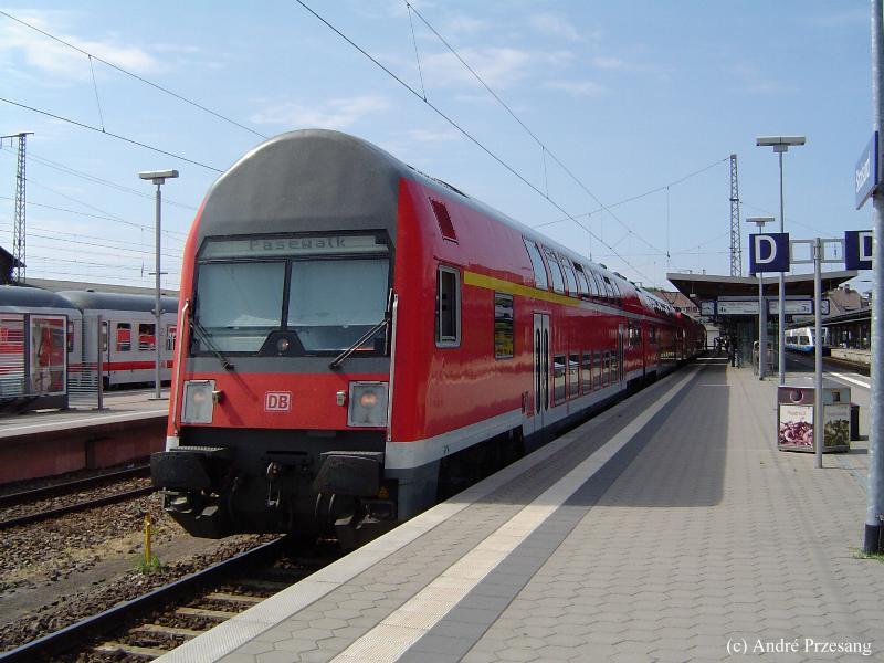 Dosto-Steuerwagen der Gattung DABgbuzf760 mit dem RE Stralsund - Pasewalk am 05.06.03 im Stralsunder Hbf. Als Lok diente die 143 651.
