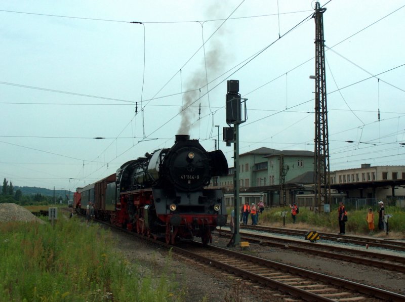 DR 41 1144-9 der IGE Werrabahn Eisenach e.V. bernahm den Schwertransport (Transformator) in Naumburg (Saale) Hbf und brachte ihn nach Knitz; 13.07.2008 