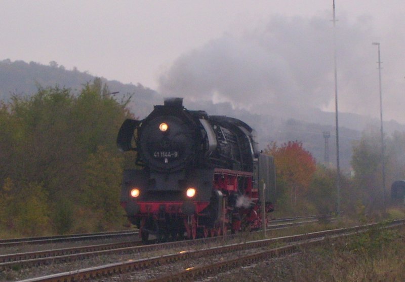DR 41 1144-9 der IGE Werrabahn-Eisenach e.V. whrend Fhrerstandsmitfahrten beim 2. Dampflokfest der IG Unstrutbahn e.V. in Karsdorf; 21.10.2007