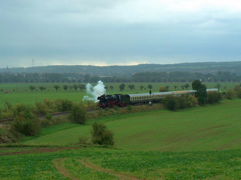 DR 41 1144-9, der IGE Werrabahn-Eisenach e.V. mit dem RE 16583  ROTKPPCHEN-EXPRESS  von Altenburg nach Freyburg (Unstrut), bei Kleinjena; 04.10.2009