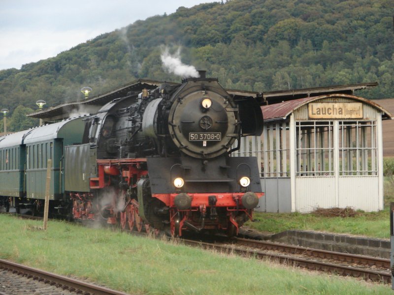 DR 50 3708-0 mit einem Sonderzug im Bahnhof Laucha (Unstrut); 08.09.2007