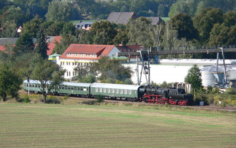 DR 52 8154-8 mit dem DLr 84195 von Karsdorf nach Freyburg (Unstrut) bei Laucha (Unstrut); 13.09.2008