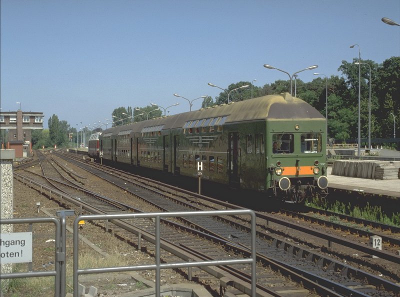 DR Doppelstock Wendezug 1990 im Bahnhof BerlinWannsee