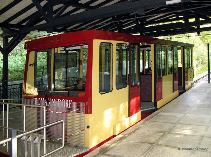 Drahtseilbahn-Wagen in der Talstation Erdmannsdorf - 30.09.2006

