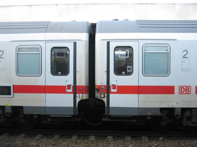 Dreckige Wagen saubere Tren  gesehen in Hannover (21.04.07)