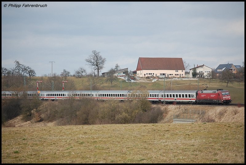 Dreckspatz 101 002-4 mit seitlicher PEP-Reklame am 22.02.08 mit IC 2066 von N�rnberg Hbf nach Karlsruhe Hbf bei Goldsh�fe. Leider habe ich die Zugl�nge des ICs ein wenig untersch�tzt, daher auch der abgeschnittene Steuerwagen...