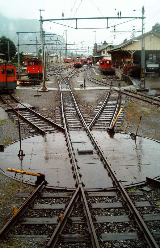 Drehscheibe im Bahnhof Meiringen an der Brnigbahn 10-8-2002