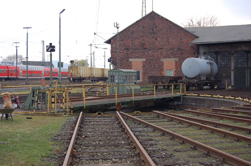 Drehscheibe des BW Lichtenfels vom Schuppengleis 1 gesehen 04.2007 