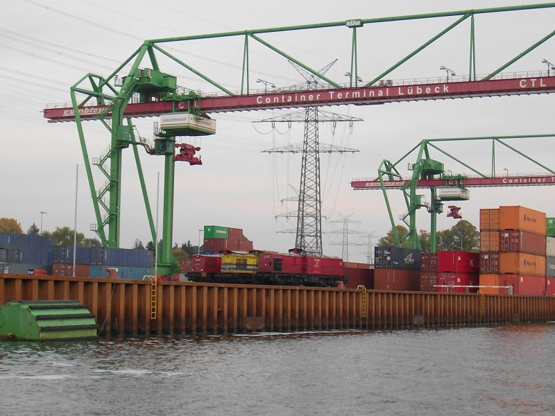 Drei 203er der PBSV stehen am Nachmittag des 10.10.08 im Containerterminal Lbeck (CTL)und warten warscheinlich auf neue Aufgaben.