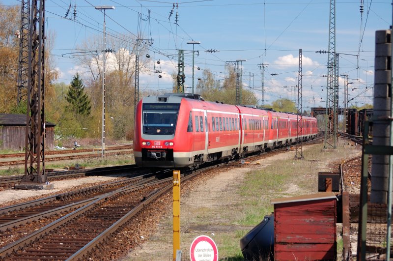Drei 612er erreichen ihren nchsten planmigen Halt: Donauwrth. Auf der Fahrt von Mnchen nach Nrnberg eine willkommene Abwechslung.