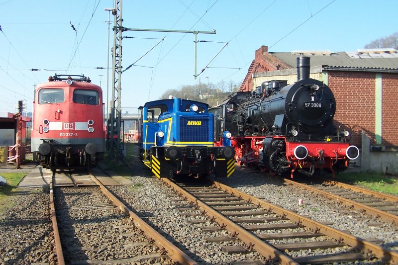 Drei echte Arbeitstiere auf Siegener Bw-Gleisen. Die 57.10 ist leider kalt.