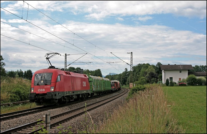 Drei Minuten nach der 182 folgt 1016 030 mit einem Gterzug aus Richtung Salzburg komment in Richtung Rbf Mnchen Nord. (09.07.2008)

