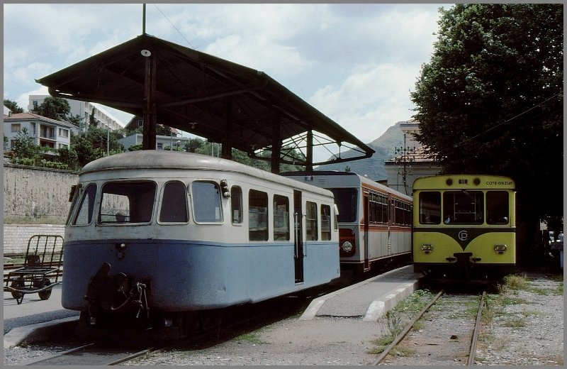 Drei verschiedene Farbvarianten der CP in Digne. (Archiv 06/77)