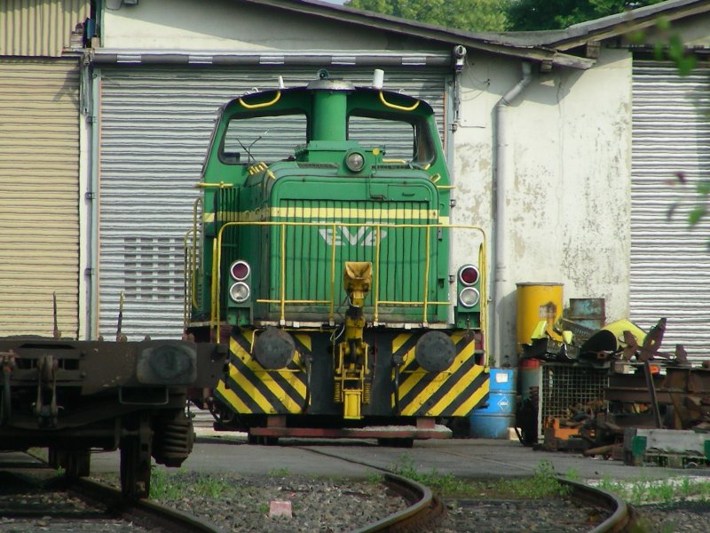 dreiachsige Kleindiesellok auf dem Betriebshof der EVB in Bremerv�rde 06.06.07