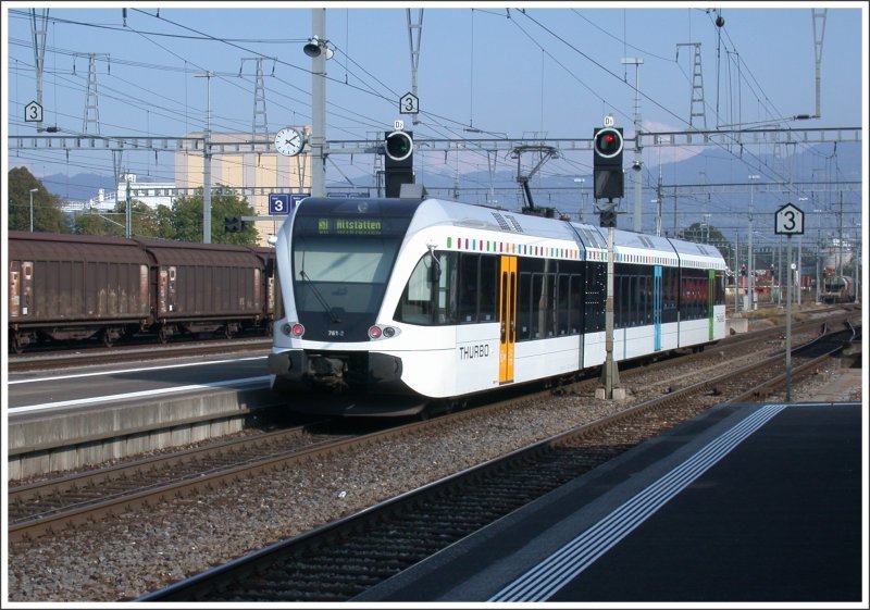 Dreiteiliger Stadler GTW RABe 526 761-2 der Thurbo als S1 nach Altsttten SG verlsst St.Margrethen. (24.09.2007)
