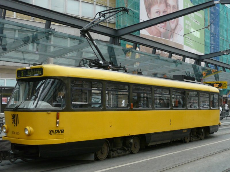 Dresden - Strassenbahn Nr. 224 285 unterwegs auf der Linie 8 am 10.12.2008