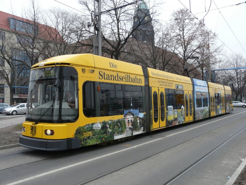 Dresden - Strassenbahn Nr.2585 unterwegs auf der Linie 11 am 10.12.2008