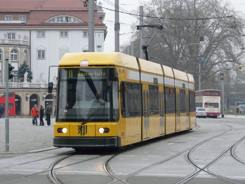 Dresden - Strassenbahn Nr.2588 unterwegs auf der Linie 11 am 08.12.2008
